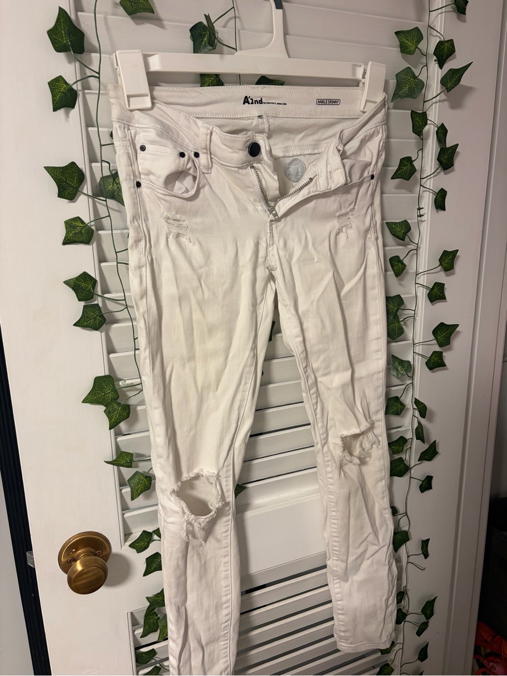 A2nd White Distressed Skinny Jeans